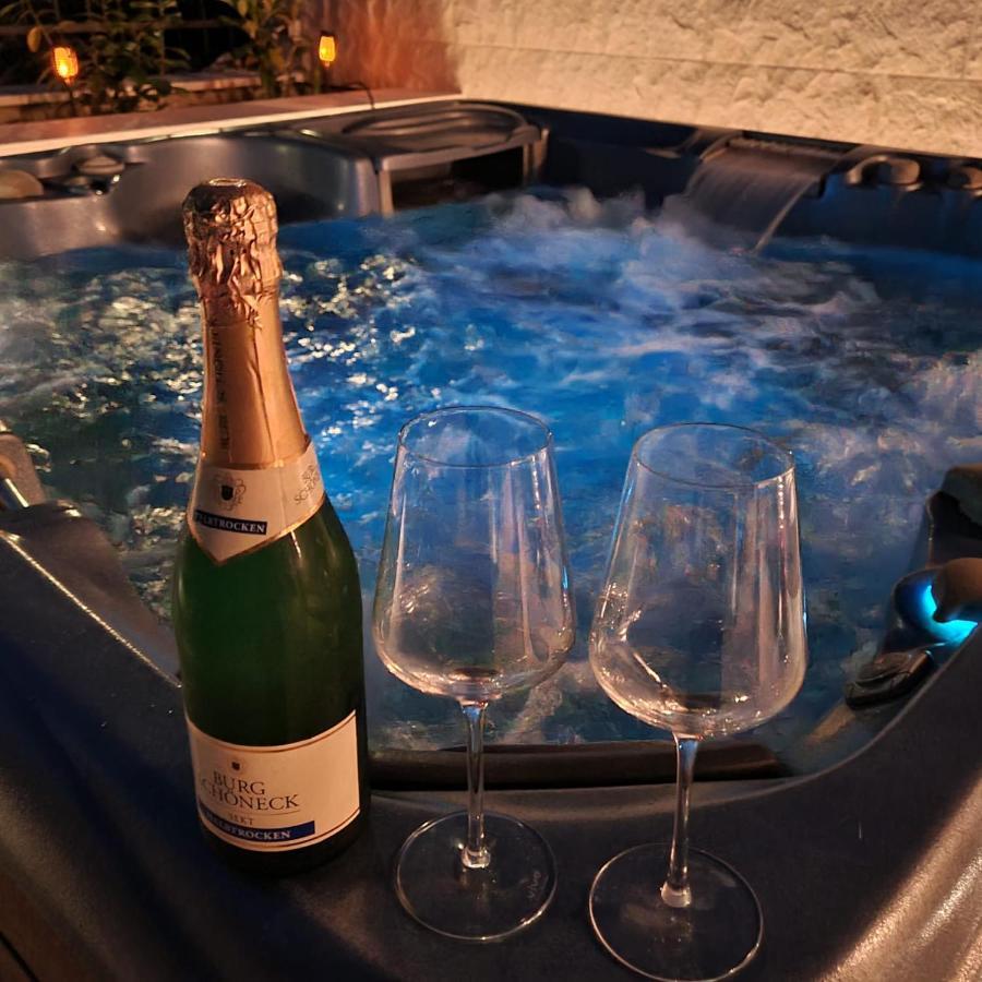 Sea View Luxury Apart Hotel Villa Conte With Swiming Pool And Romantic Spa Podstrana Ngoại thất bức ảnh