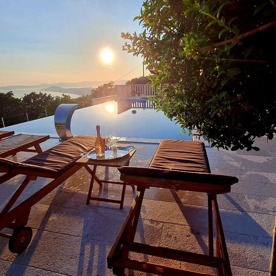 Sea View Luxury Apart Hotel Villa Conte With Swiming Pool And Romantic Spa Podstrana Ngoại thất bức ảnh