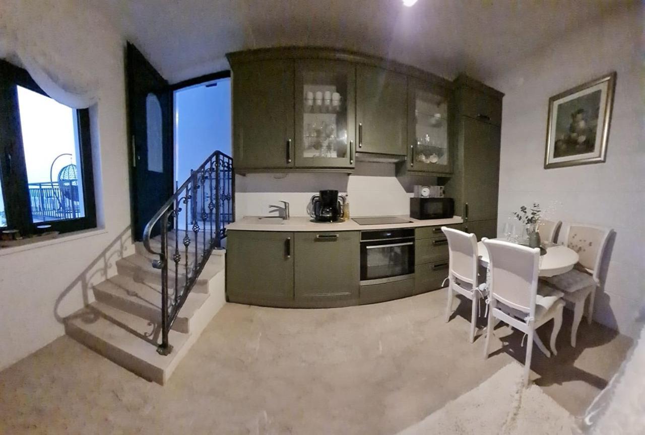 Sea View Luxury Apart Hotel Villa Conte With Swiming Pool And Romantic Spa Podstrana Ngoại thất bức ảnh