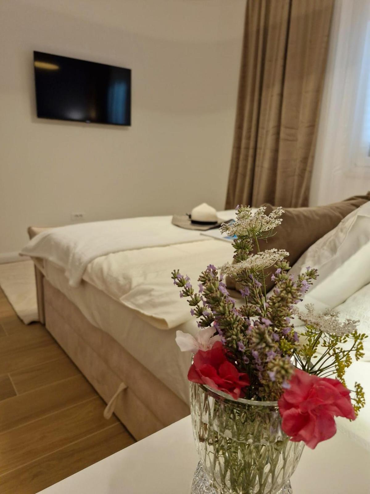 Sea View Luxury Apart Hotel Villa Conte With Swiming Pool And Romantic Spa Podstrana Ngoại thất bức ảnh