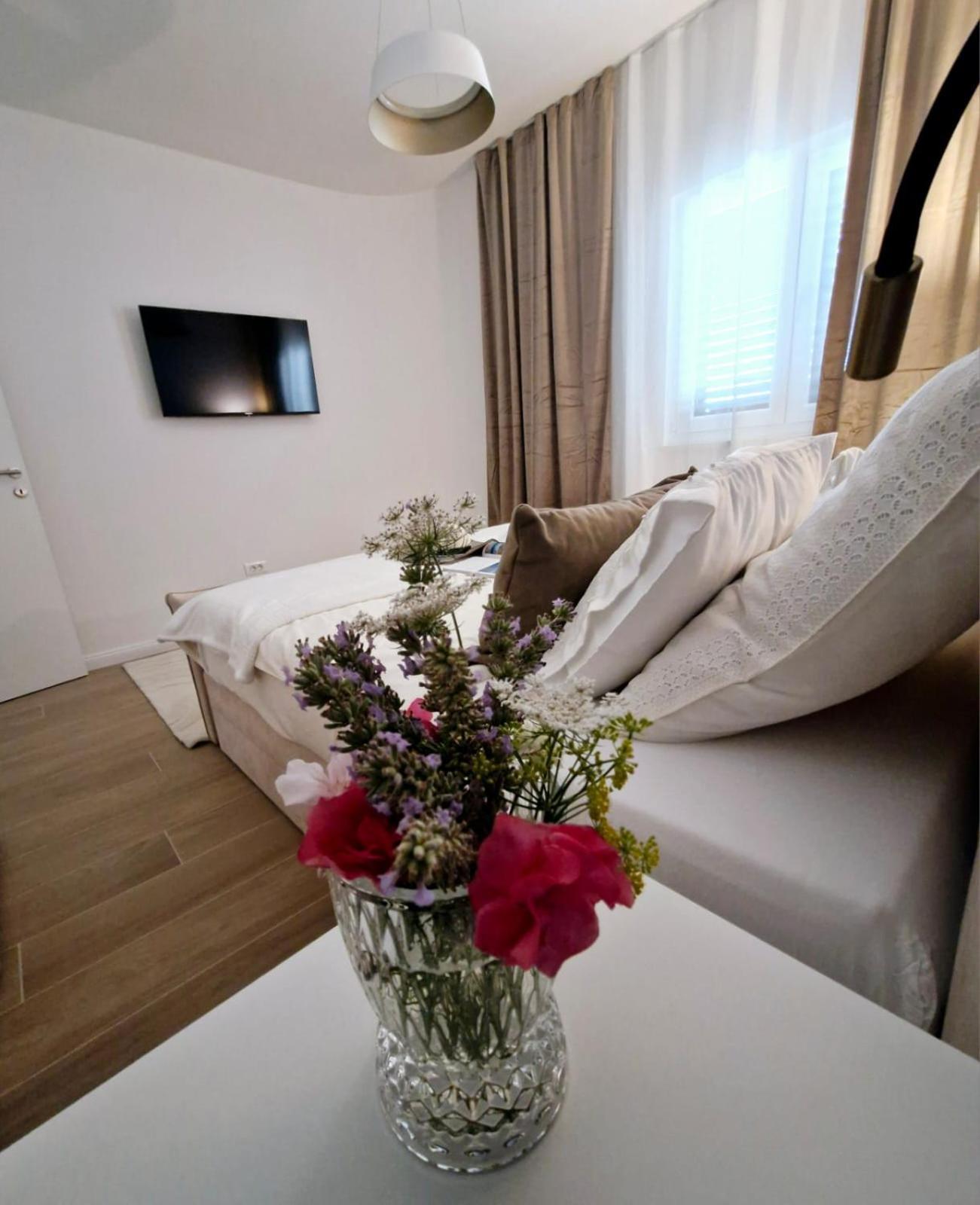 Sea View Luxury Apart Hotel Villa Conte With Swiming Pool And Romantic Spa Podstrana Ngoại thất bức ảnh